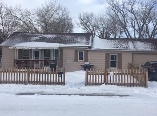 704 Rodeo St, Rawlins, WY 82301