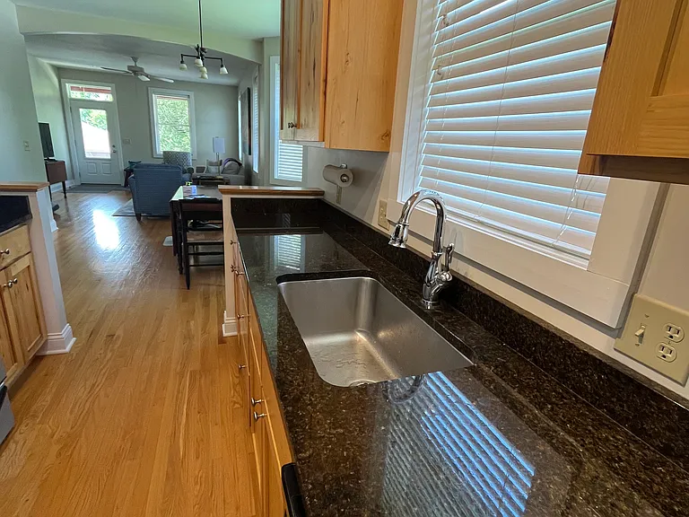 913 N Maple St — Photo 25