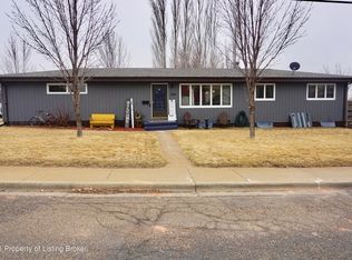 834 10th St E, Dickinson, ND 58601