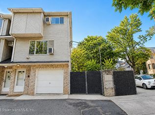 300 Alter Ave, Staten Island, NY 10305