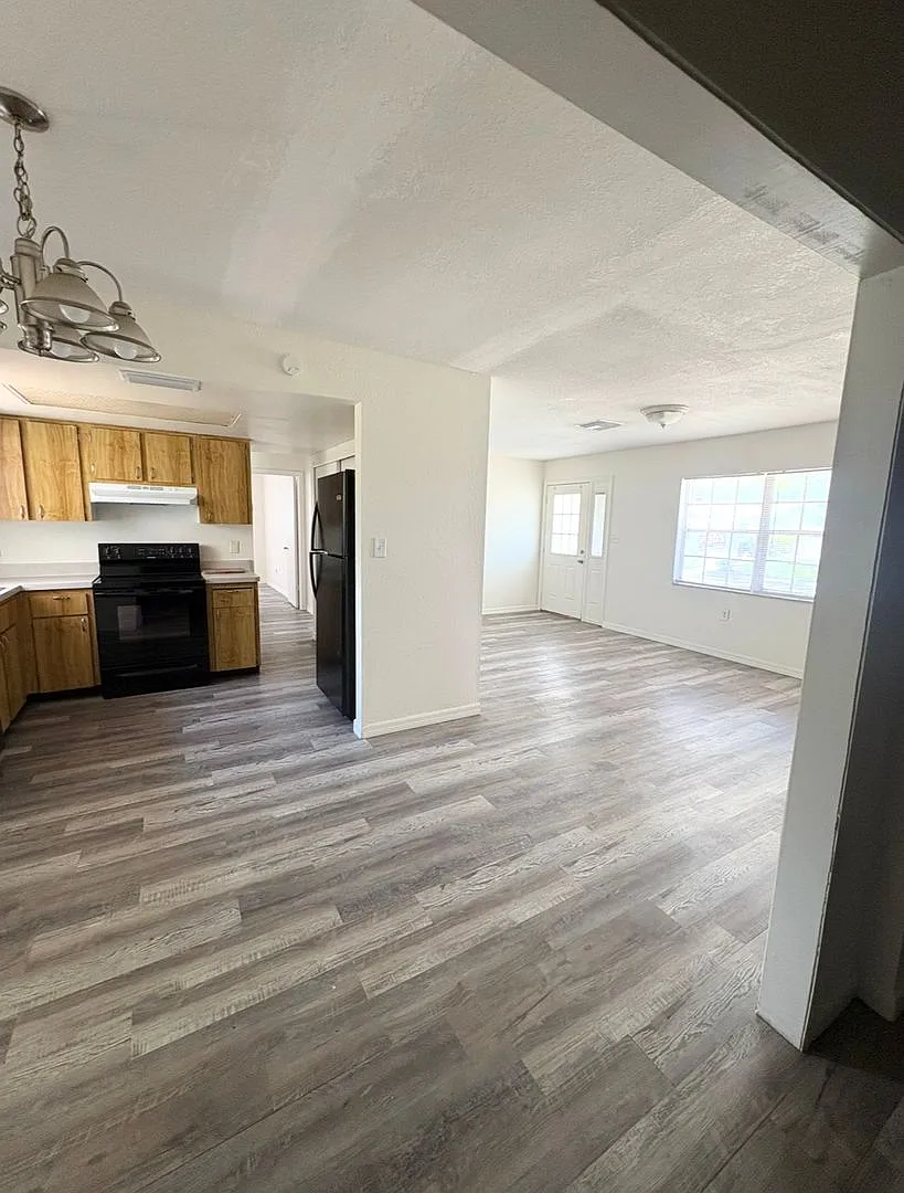 3 Bedroom 1 Bath Single Family Home — Photo 3