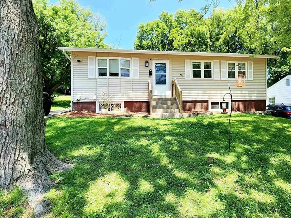 3020 W 1st St, Davenport, IA 52804