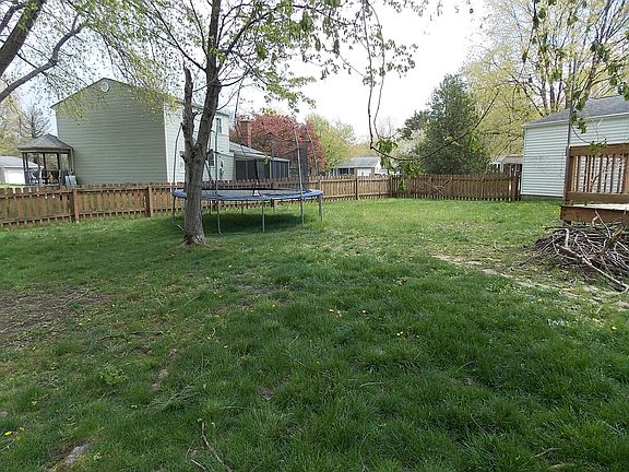 3rd image of 66 Lynette Dr