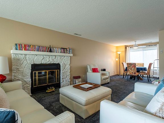 3rd image of 560 Spengler St Unit M