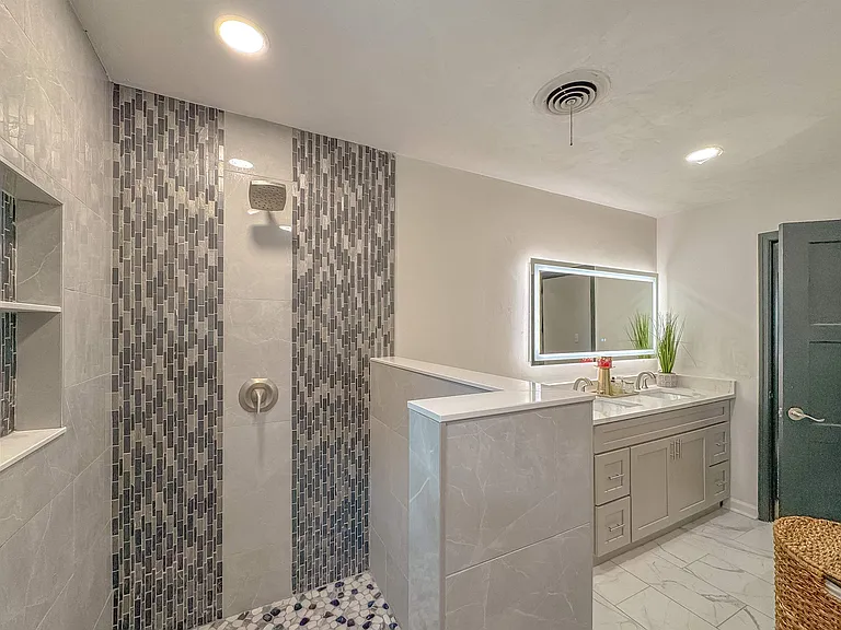 1044 Seminole Dr — Photo 9