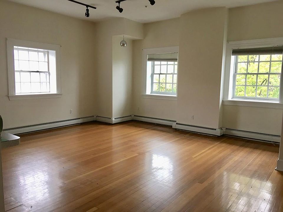 2nd image of 19 Court St APT 3A