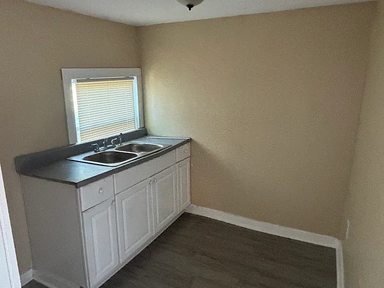 1723 Cedar St — Photo 9