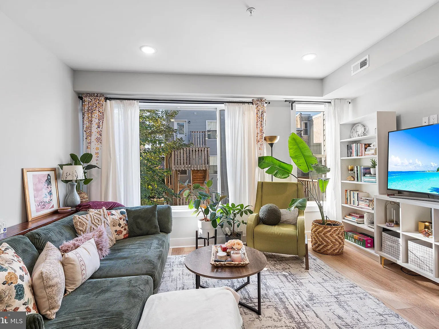 2 bed, 3504 sqft, $1,950 — Photo 3