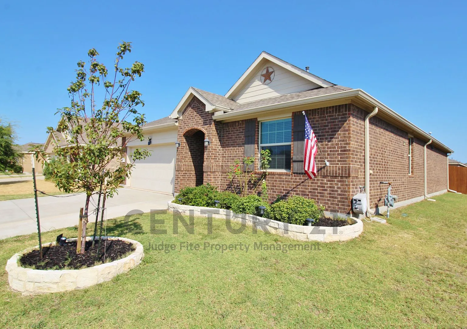 Beautiful 4/2/2 Built in 2020 For Rent! — Photo 3