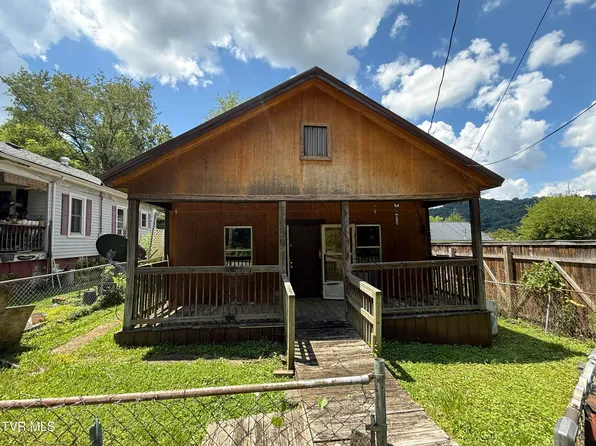 606 Dixon Ave, Appalachia, VA 24216