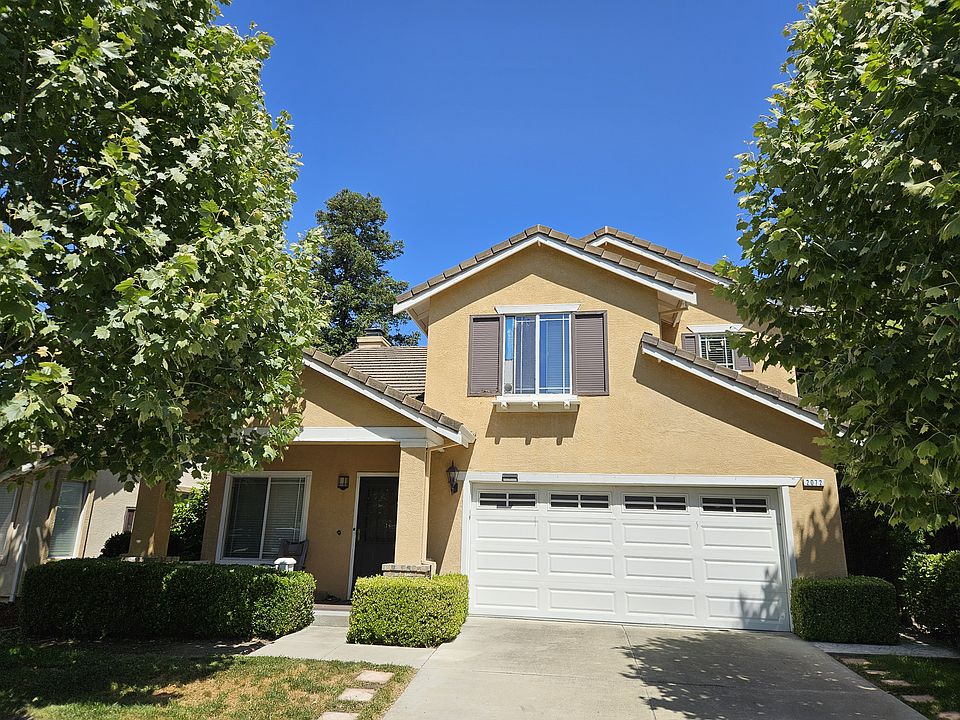 Very spacious house in a perfect location walk-able to Mohr Elementary, Harvest Park Middle School and Amador Valley High School and close to Iron horse trail