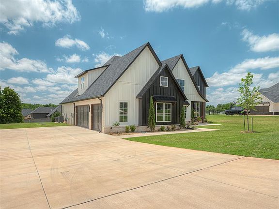 2nd image of 400 Old Farm Rd