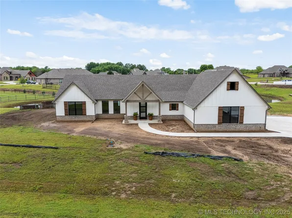 18258 S Clear Creek Ct, Claremore, OK 74017