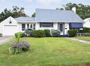 137 Pinecrest Dr, Pawtucket, RI 02861