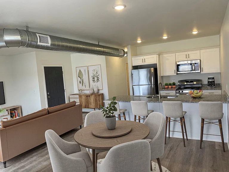 Elmwood Lake Apartments — Photo 4