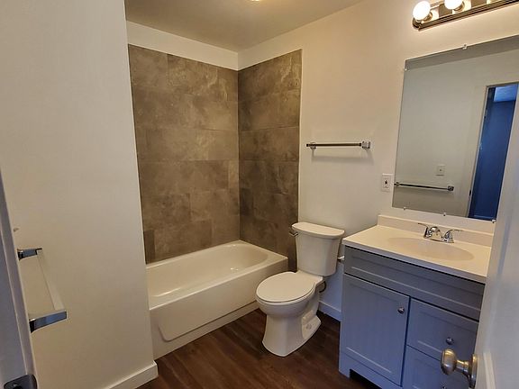 5th image of 1822 W Gardner Ave #5