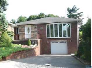 263 Forest Rd, Fort Lee, NJ 07024