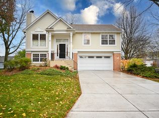 35 Cedar Ct, South Elgin, IL 60177