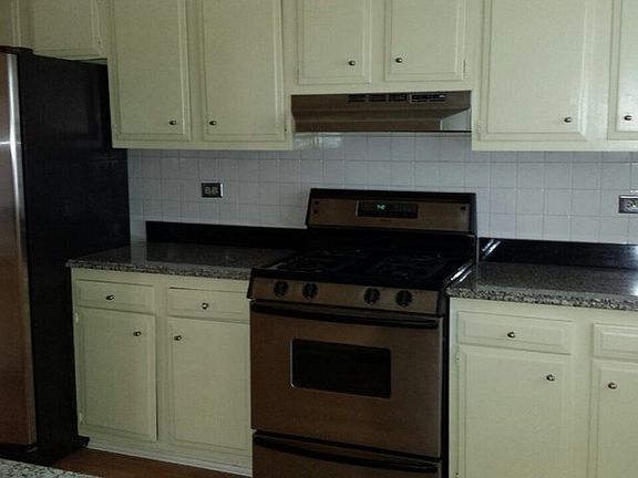 5th image of 308 Colony Green Dr