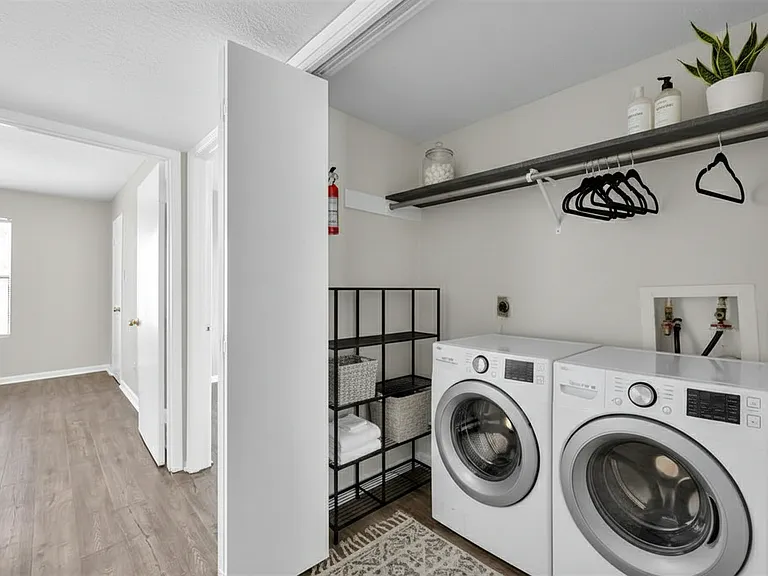 Woodcreek Townhomes — Photo 16