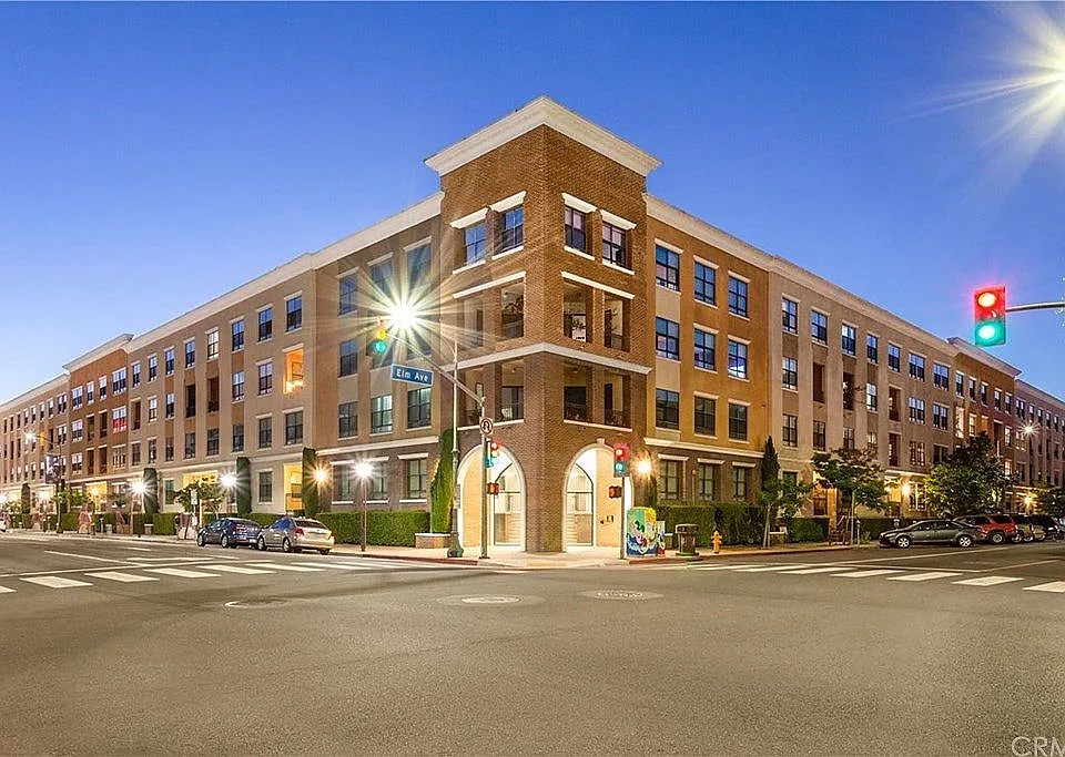E 4th St, Long Beach — Photo 4