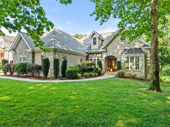 2624 Maxine Dr, High Point, NC 27265