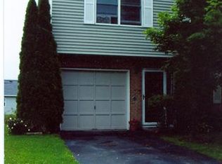 20 Bridgewood Ln, Watervliet, NY 12189