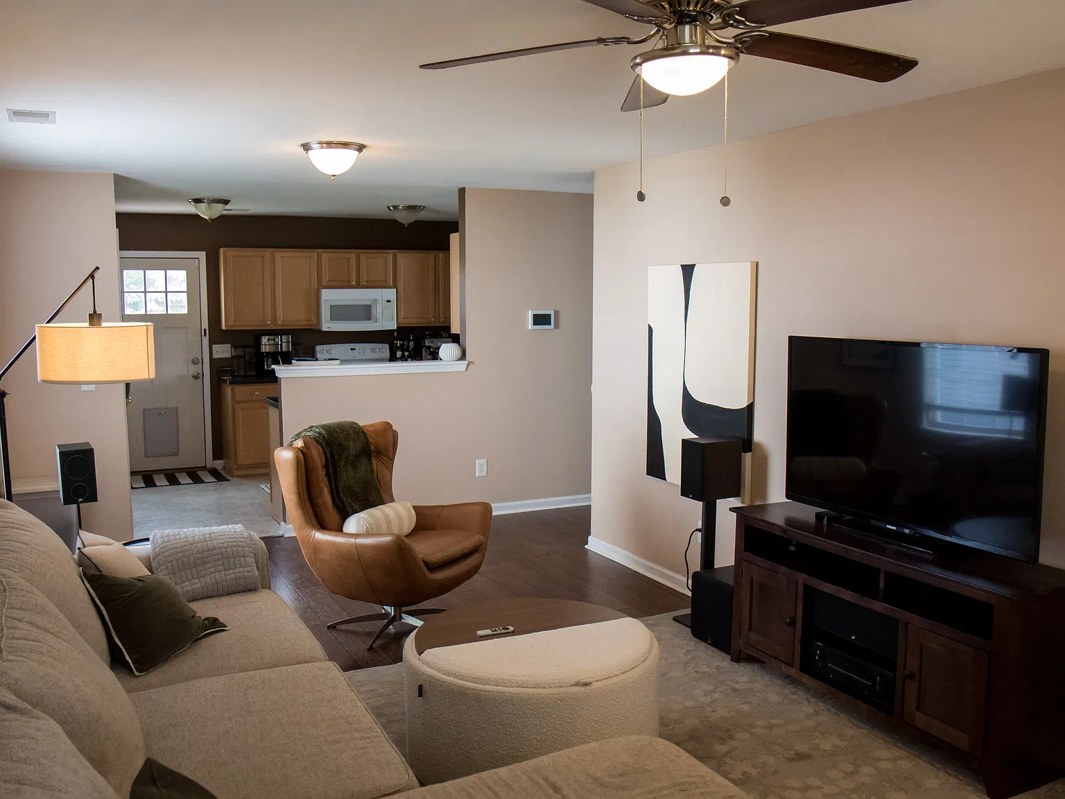 4 bed, 2.5 bath, 1961 sqft, $1,900 — Photo 4