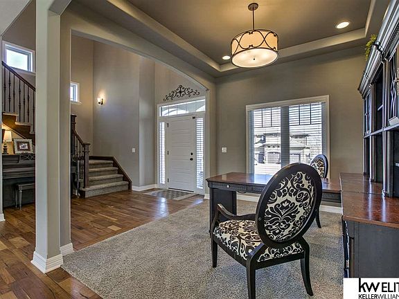 3rd image of 810 S 185th St
