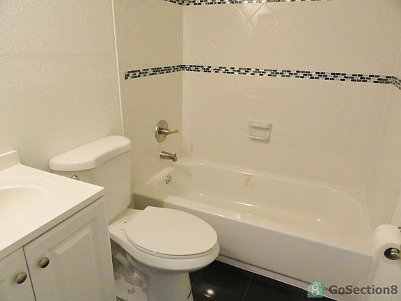 5th image of 160 NW 14th St APT 8