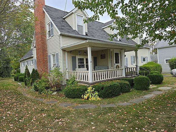 2nd image of 107 W Railroad Ave