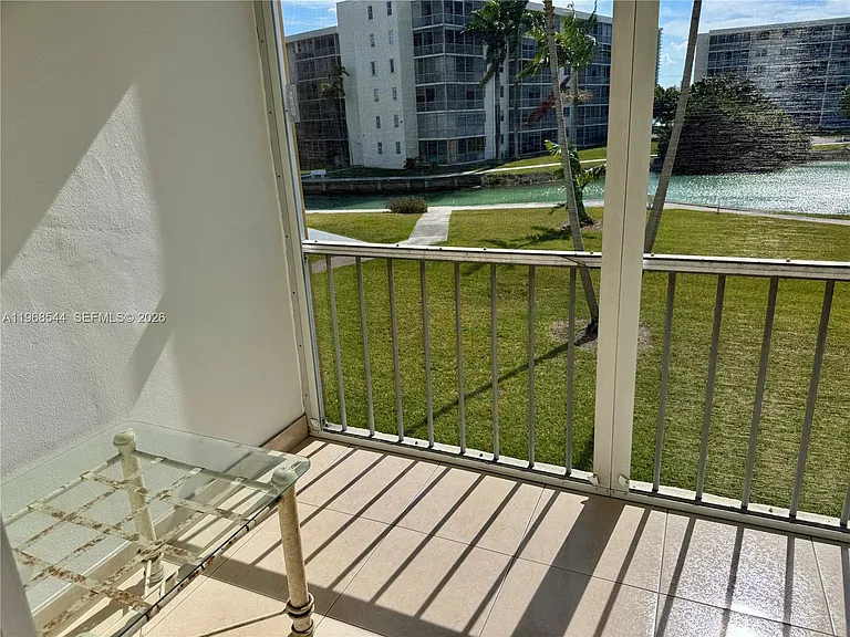 2855 Leonard Dr #H202 — Photo 8