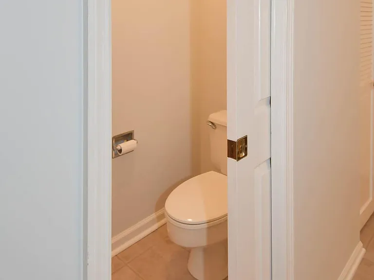4444 Lindell Blvd #7 — Photo 20