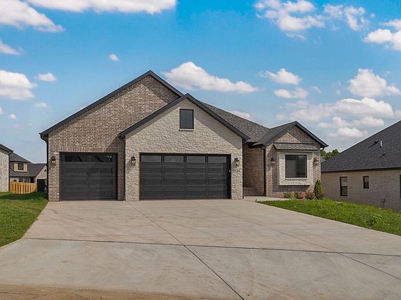 3rd image of 2124 N Sun Valley Drive