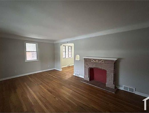 2nd image of 19181 Lakeshore Blvd #1