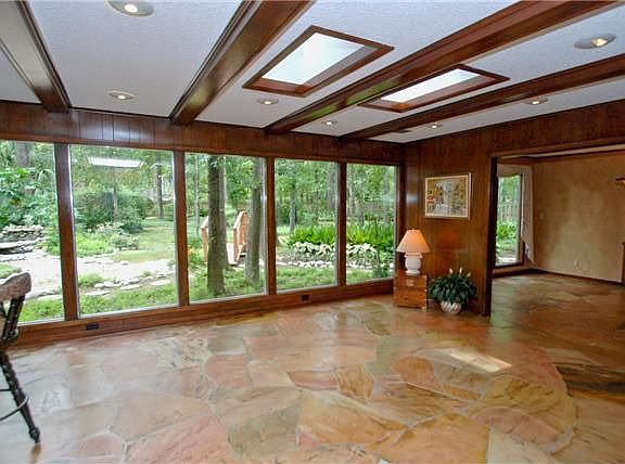 5th image of 79 Williamsburg Ln