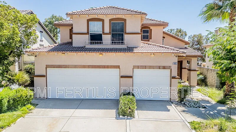 4 bed, 3.5 bath, 2328 sqft, $3,680 — Photo 3