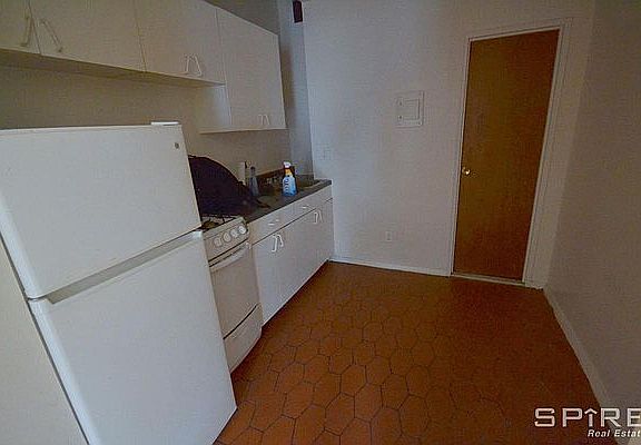 4th image of 338 W 47th St APT 2B