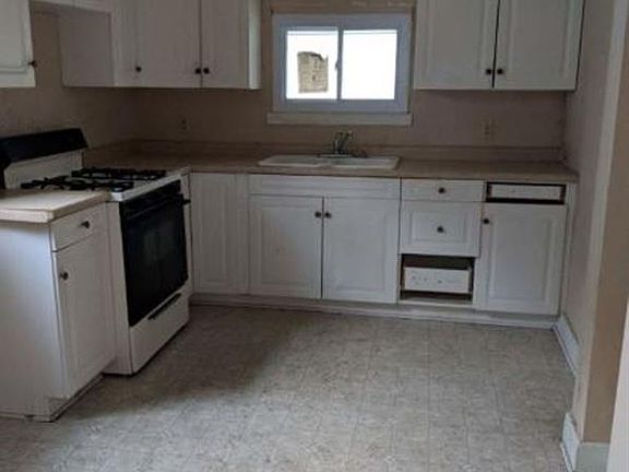 4th image of 115 W Jones St