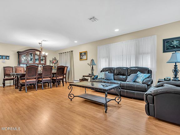 4th image of 68 Freeport Boulevard