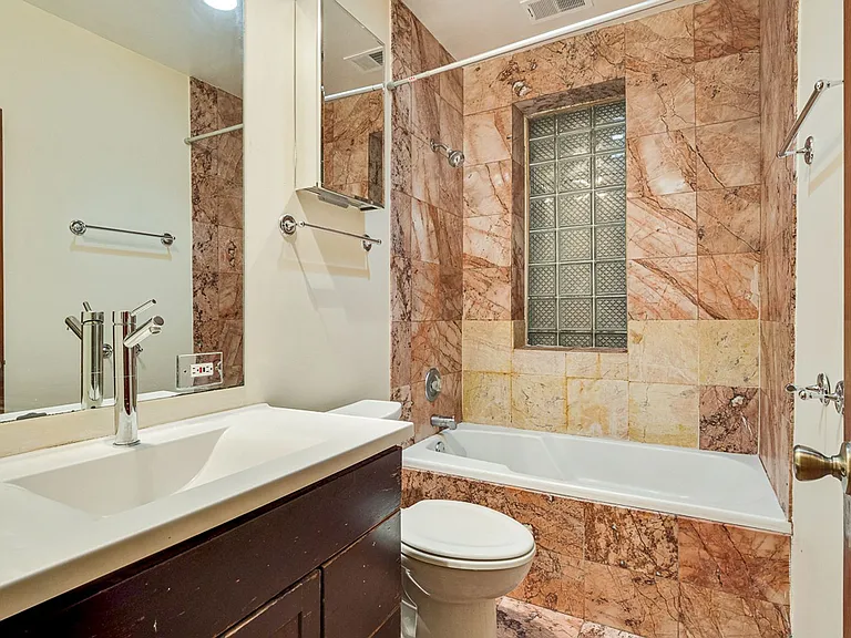 2622 N Wilton Ave — Photo 14