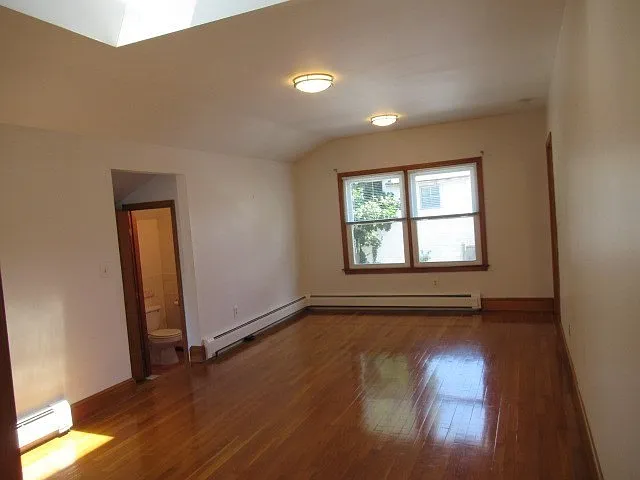 2 bed, 1.5 bath, 1005 sqft, $2,700 — Photo 4