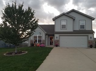 214 S Whilshire Dr, Tonganoxie, KS 66086