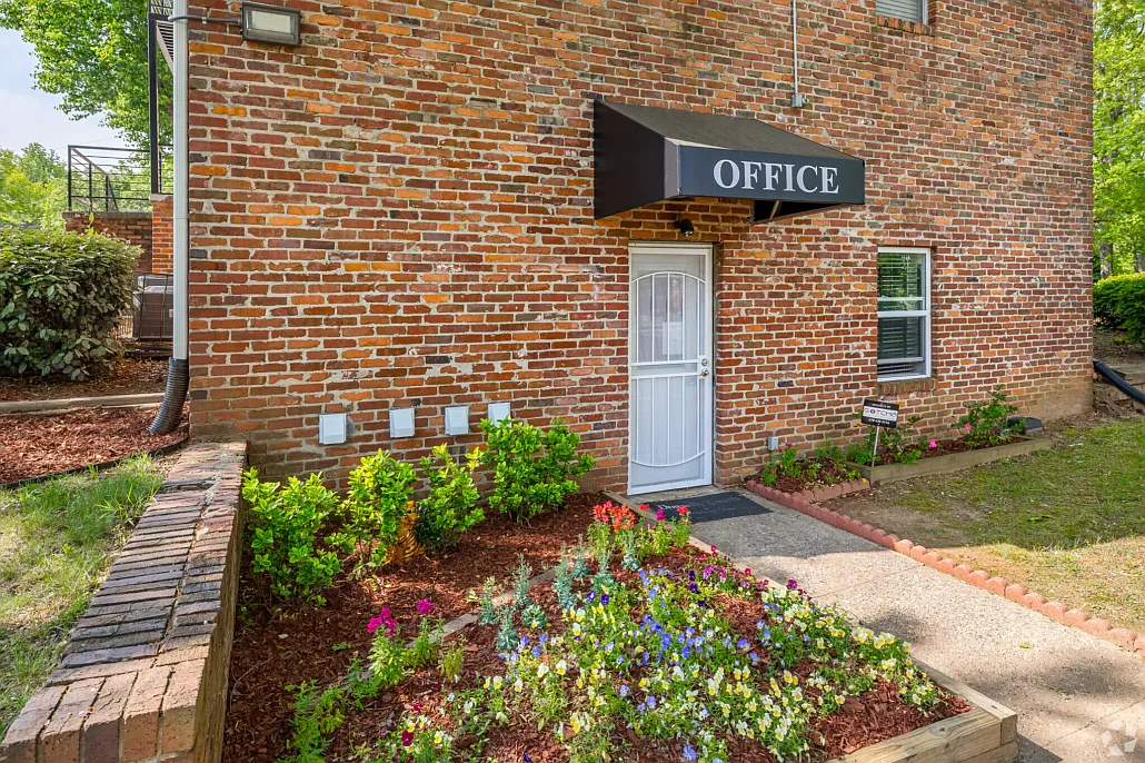 Donnelly Court — Photo 2