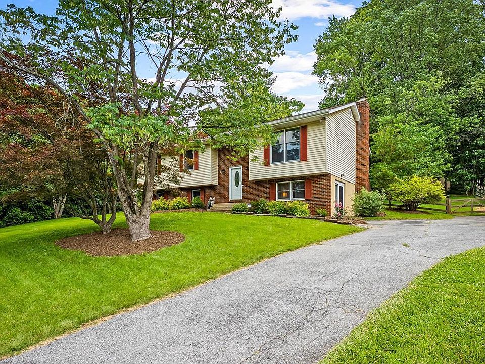 1st image of 6415 Hickory Ln