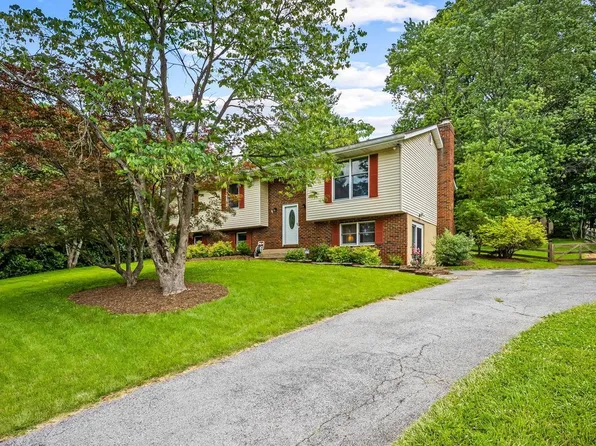 6415 Hickory Ln, Sykesville, MD 21784