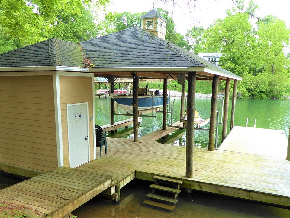 1st image of 4 Windward Pointe Dr