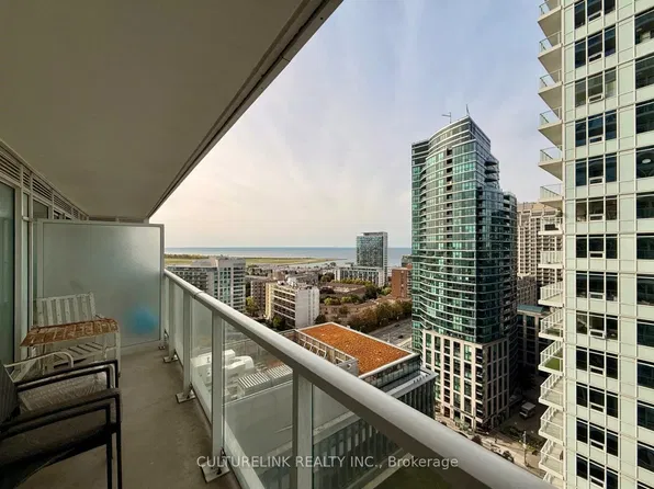17 Bathurst St, Toronto, ON