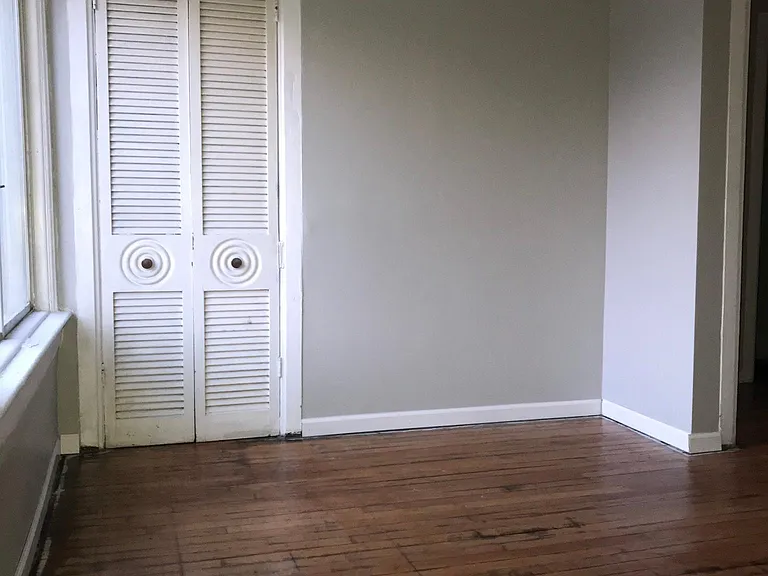 128 E 114th Pl #COACH HOUSE — Photo 7
