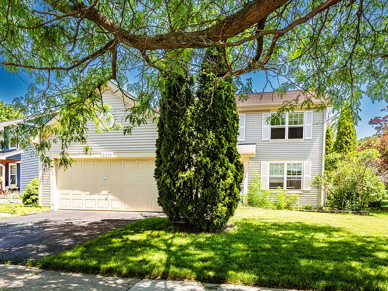 21258 W Cascade Ct — Photo 2